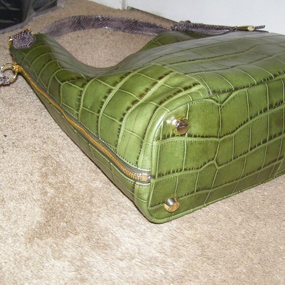 💚🐊 NWOT G.I.L.I. GREEN Croco Embossed Italian Leather Slouchy Wing Hobo - Picture 7 of 16
